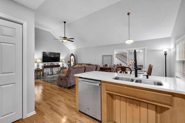 5200 Rockridge Ct, Antioch, TN 37013