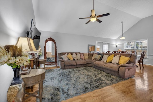 5200 Rockridge Ct, Antioch, TN 37013