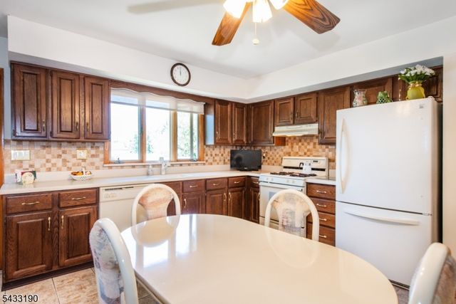 8 Carlos Dr, Fairfield Twp., NJ 07004