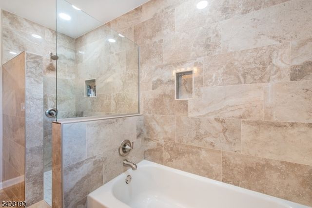 8 Carlos Dr, Fairfield Twp., NJ 07004