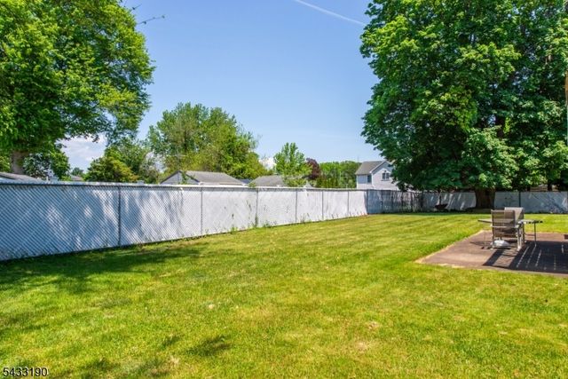 8 Carlos Dr, Fairfield Twp., NJ 07004