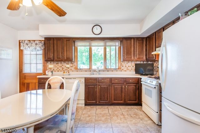 8 Carlos Dr, Fairfield Twp., NJ 07004
