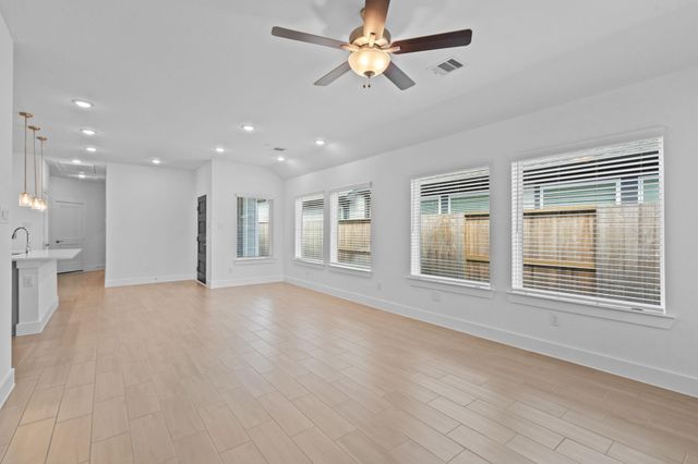 10115 Crescendo Way, Iowa Colony, TX 77583