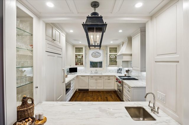 20 Pine Briar Circle, Houston, TX 77056