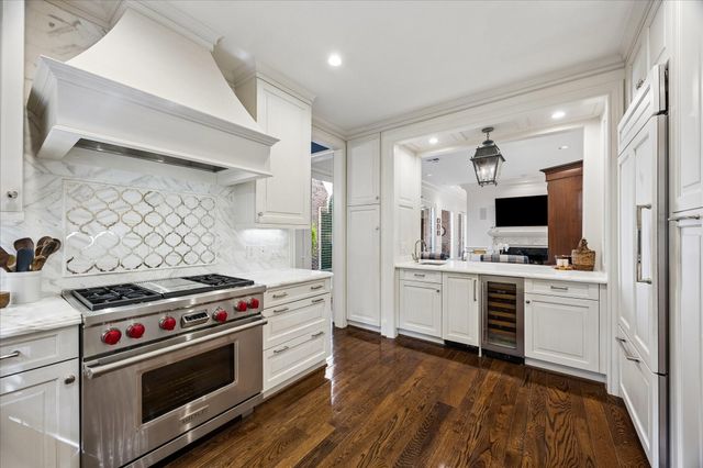 20 Pine Briar Circle, Houston, TX 77056