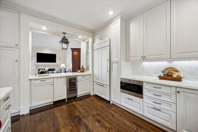 20 Pine Briar Circle, Houston, TX 77056