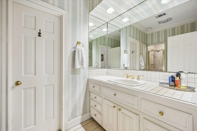 20 Pine Briar Circle, Houston, TX 77056