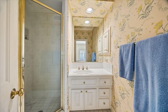 20 Pine Briar Circle, Houston, TX 77056