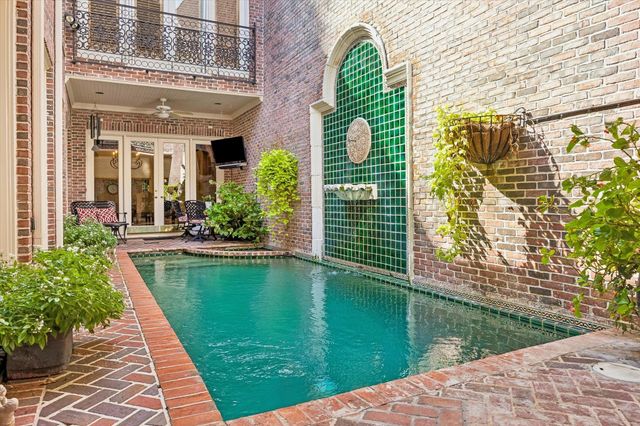 20 Pine Briar Circle, Houston, TX 77056