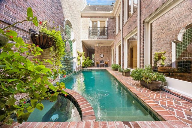 20 Pine Briar Circle, Houston, TX 77056