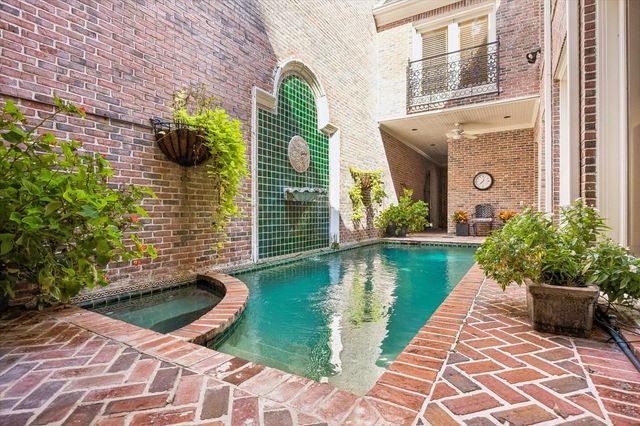 20 Pine Briar Circle, Houston, TX 77056