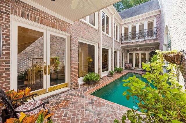 20 Pine Briar Circle, Houston, TX 77056