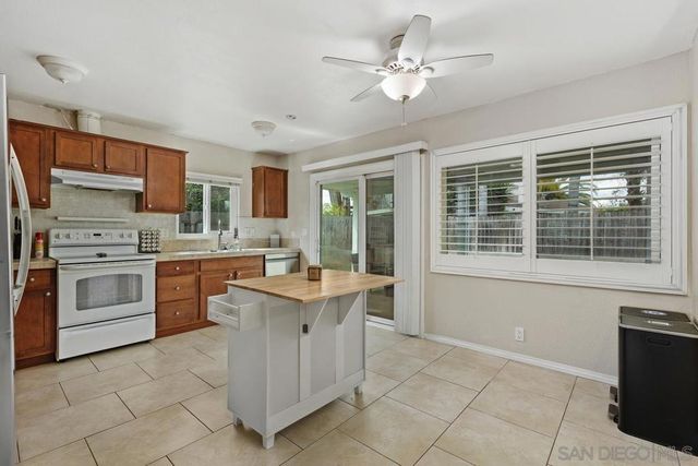 825 Buchanan St., Escondido, CA 92027