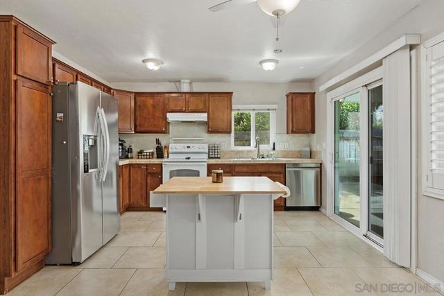 825 Buchanan St., Escondido, CA 92027