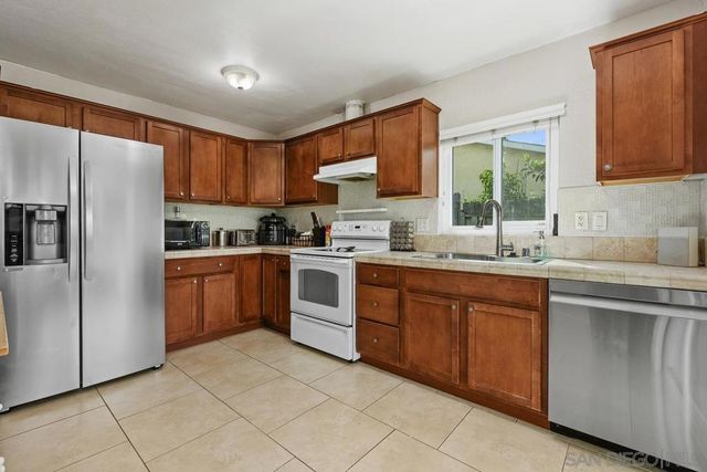 825 Buchanan St., Escondido, CA 92027