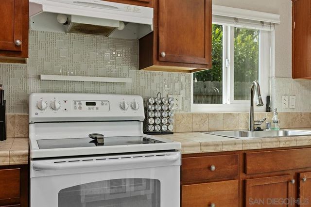 825 Buchanan St., Escondido, CA 92027