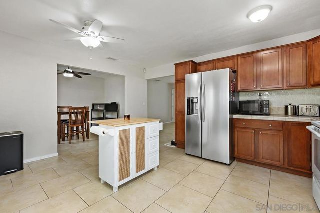 825 Buchanan St., Escondido, CA 92027