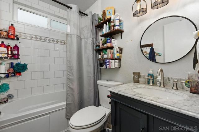825 Buchanan St., Escondido, CA 92027