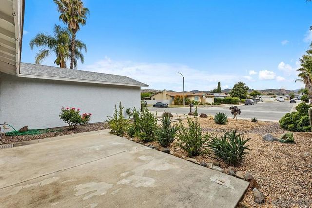 825 Buchanan St., Escondido, CA 92027