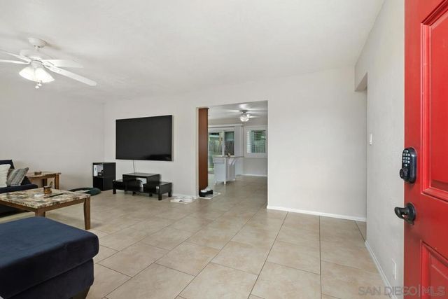 825 Buchanan St., Escondido, CA 92027