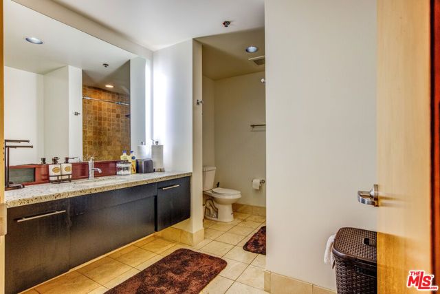 1111 S Grand Avenue 706, Los Angeles, CA 90015