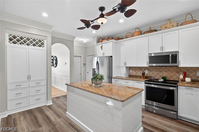 11138 Lakeland CIR, Fort Myers, FL 33913