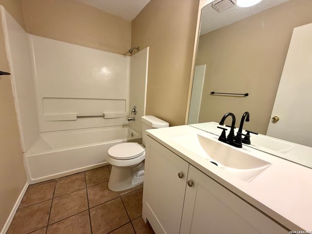 3633 Candlebrook Ln, San Antonio, TX 78244