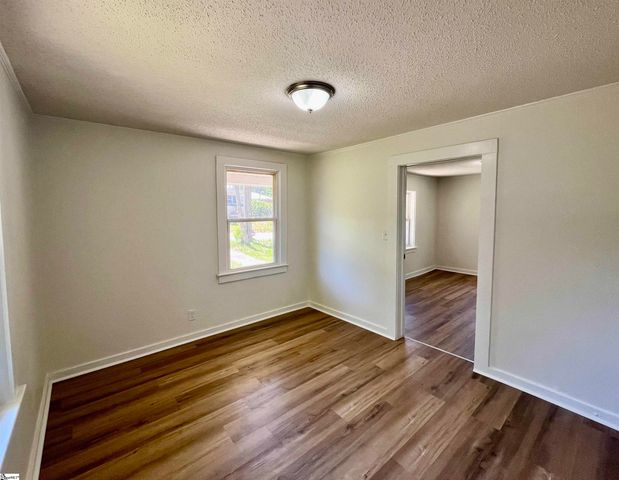13 Clark Street, Laurens, SC 29360