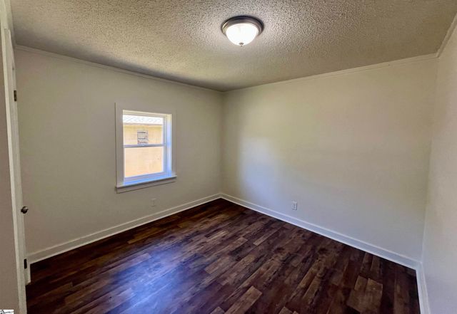 13 Clark Street, Laurens, SC 29360