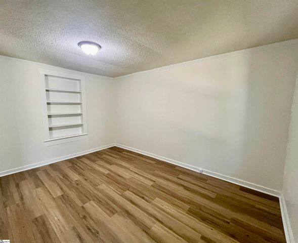 13 Clark Street, Laurens, SC 29360