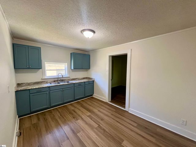 13 Clark Street, Laurens, SC 29360