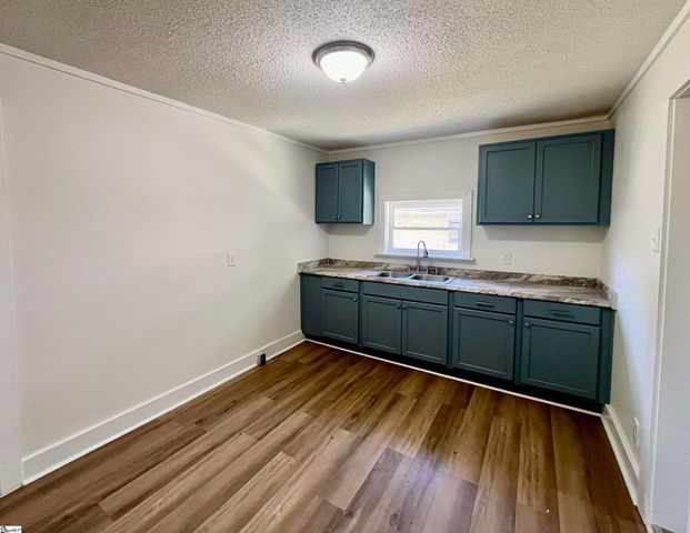 13 Clark Street, Laurens, SC 29360