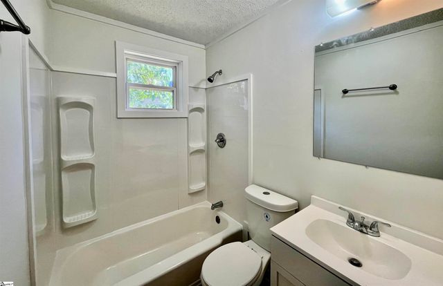 13 Clark Street, Laurens, SC 29360