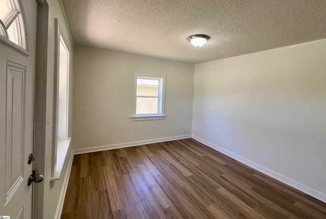 13 Clark Street, Laurens, SC 29360