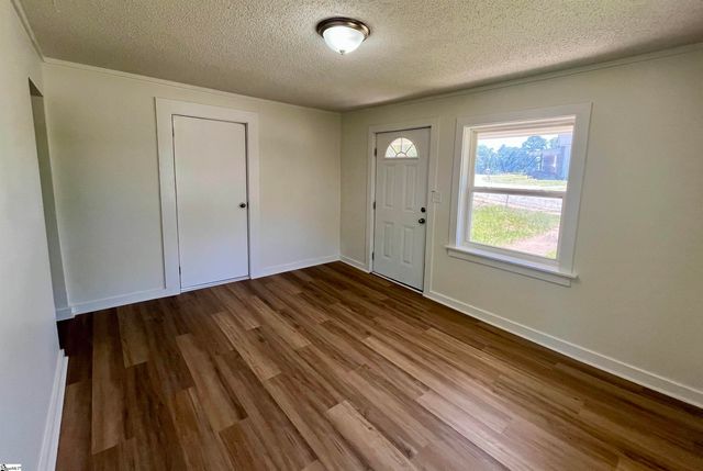13 Clark Street, Laurens, SC 29360