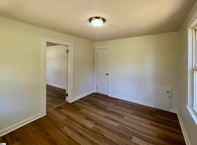 13 Clark Street, Laurens, SC 29360
