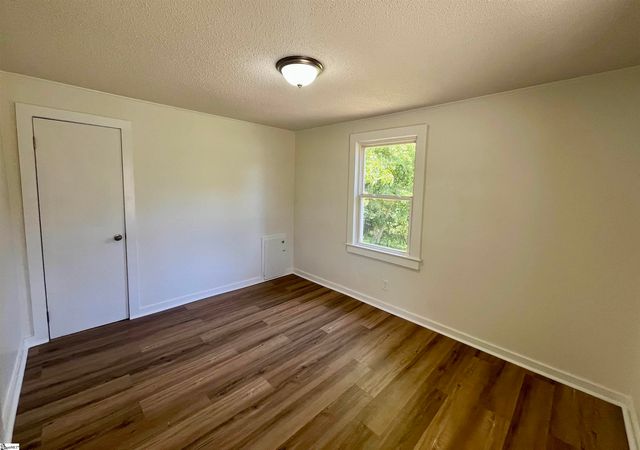 13 Clark Street, Laurens, SC 29360