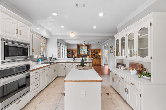 1801 Sandalwood Lane, Grapevine, TX 76051