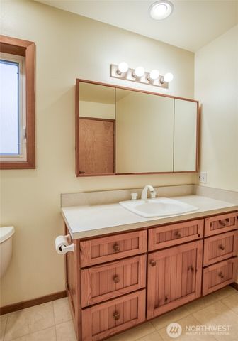 912 Bell Drive, Cosmopolis, WA 98537