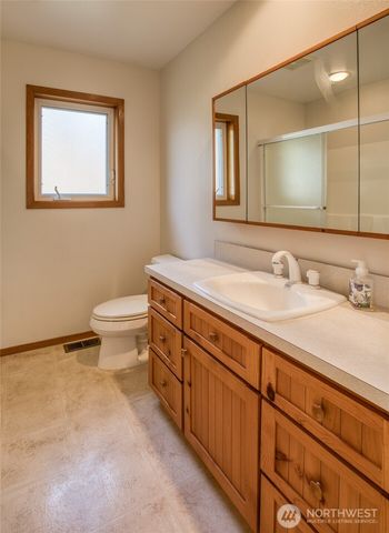 912 Bell Drive, Cosmopolis, WA 98537