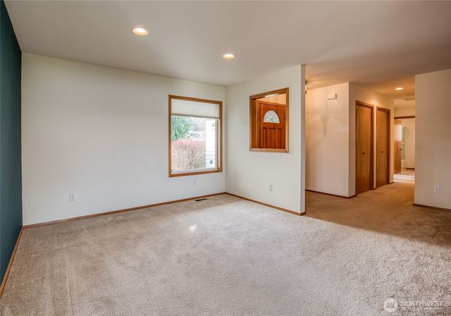 912 Bell Drive, Cosmopolis, WA 98537