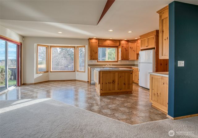 912 Bell Drive, Cosmopolis, WA 98537