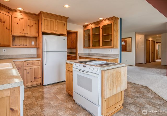 912 Bell Drive, Cosmopolis, WA 98537