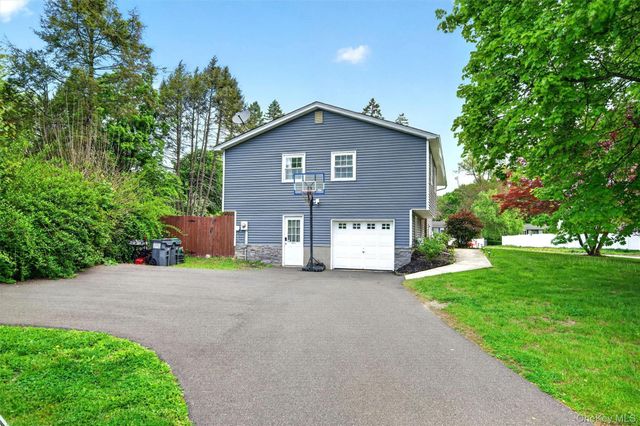 136 Snow Bunting Court, Montgomery, NY 12549