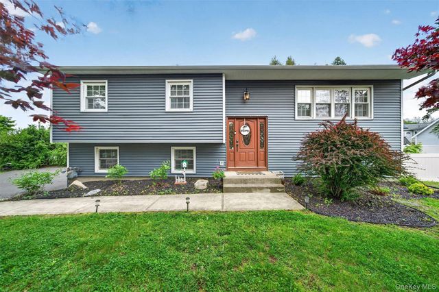 136 Snow Bunting Court, Montgomery, NY 12549
