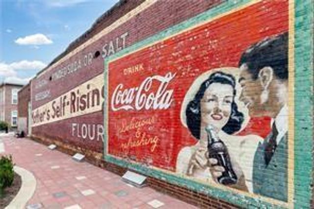 328 Cavalier SE Lane, Acworth, GA 30102