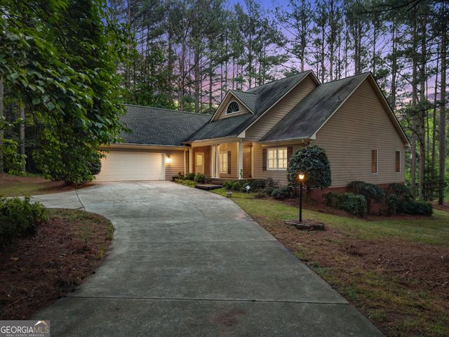 404 Golden Delicious Road, Clarkesville, GA 30523