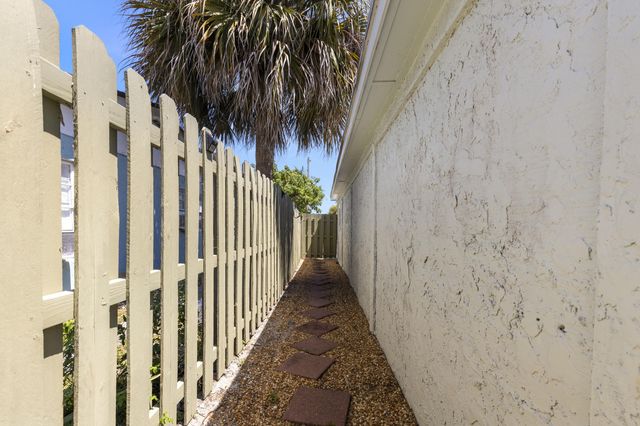 944 Hansen Street, West Palm Beach, FL 33405