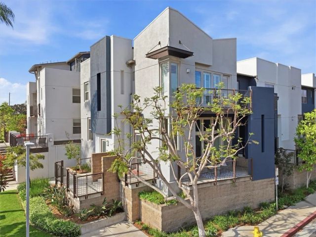 5506 W 149th Place 5, Hawthorne, CA 90250