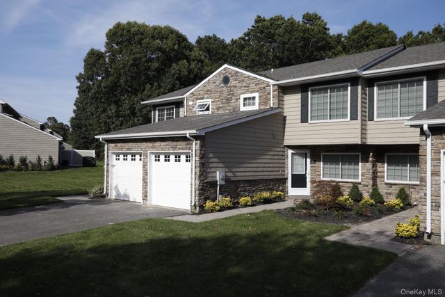 5000 Townhouse Drive 3506, Coram, NY 11727